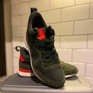 NWOT NIKE INTERNATIONALIST